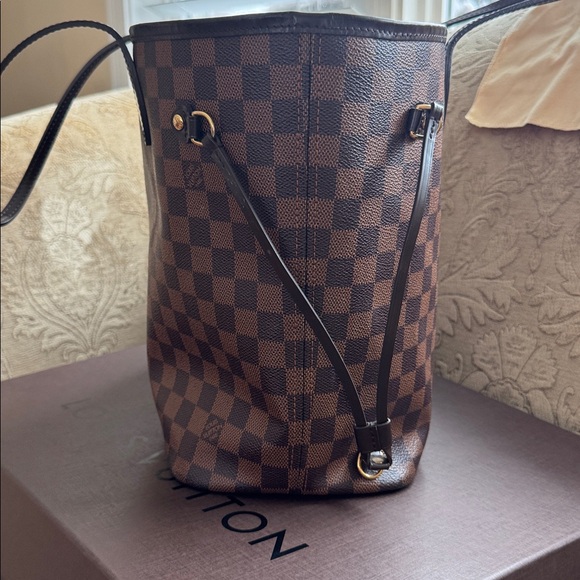 Louis Vuitton Neverfull Tote with Matching Wristlet - Picture 12 of 16